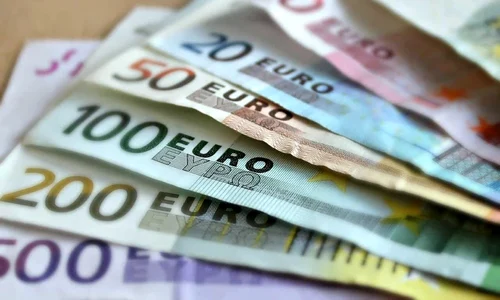 euro valuta bani pixabay jpg