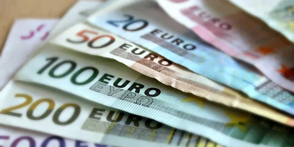 euro valuta bani pixabay jpg