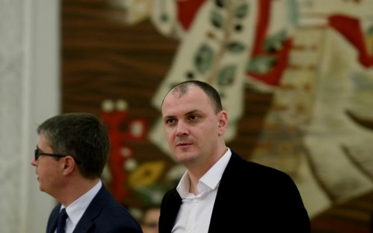 
    DNA a interceptat o convorbire dintre Sebastian Ghiţă şi şeful Consiliului Judeţean Prahova, Mircea Cosma, în care cei doi discută despre rezultatele obţinute de Victor Ponta în primul tur al alegerilor prezidenţiale.Foto: Adevarul.ro  