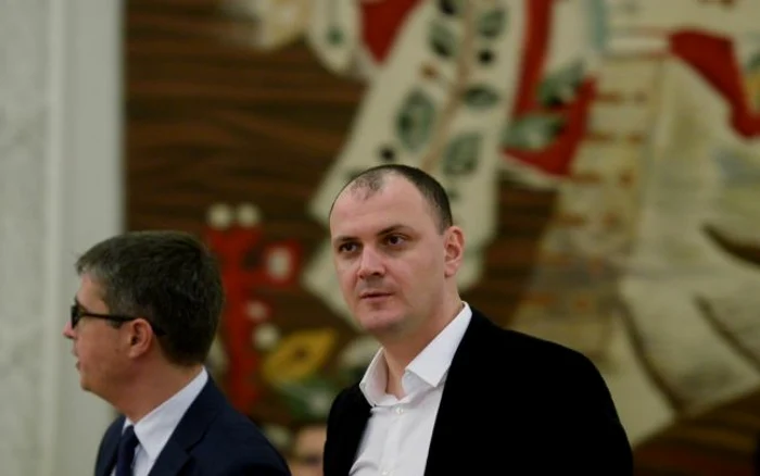 DNA a interceptat o convorbire dintre Sebastian Ghiţă şi şeful Consiliului Judeţean Prahova, Mircea Cosma, în care cei doi discută despre rezultatele obţinute de Victor Ponta în primul tur al alegerilor prezidenţiale.Foto: Adevarul.ro