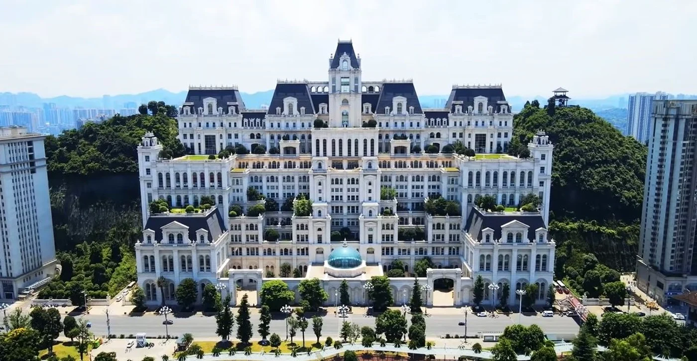 „Casa Albă Guiyang”, misterioasa clădire gigantică din China / Foto: Captură video