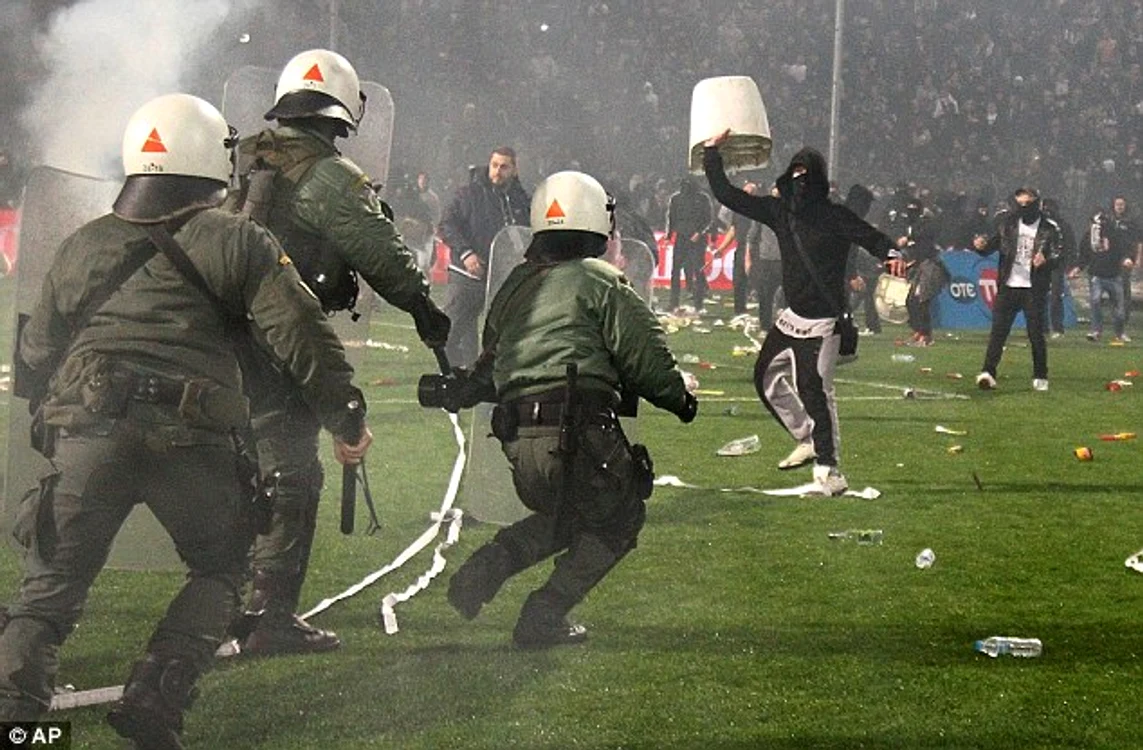 
    Incidentele de la PAOK - Olympiacos au făcut înconjurul lumii  