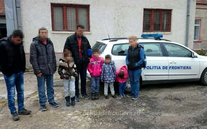 Calauza şi migranţii au fost opriţi de poliţişti Foto: ITPF Sighet