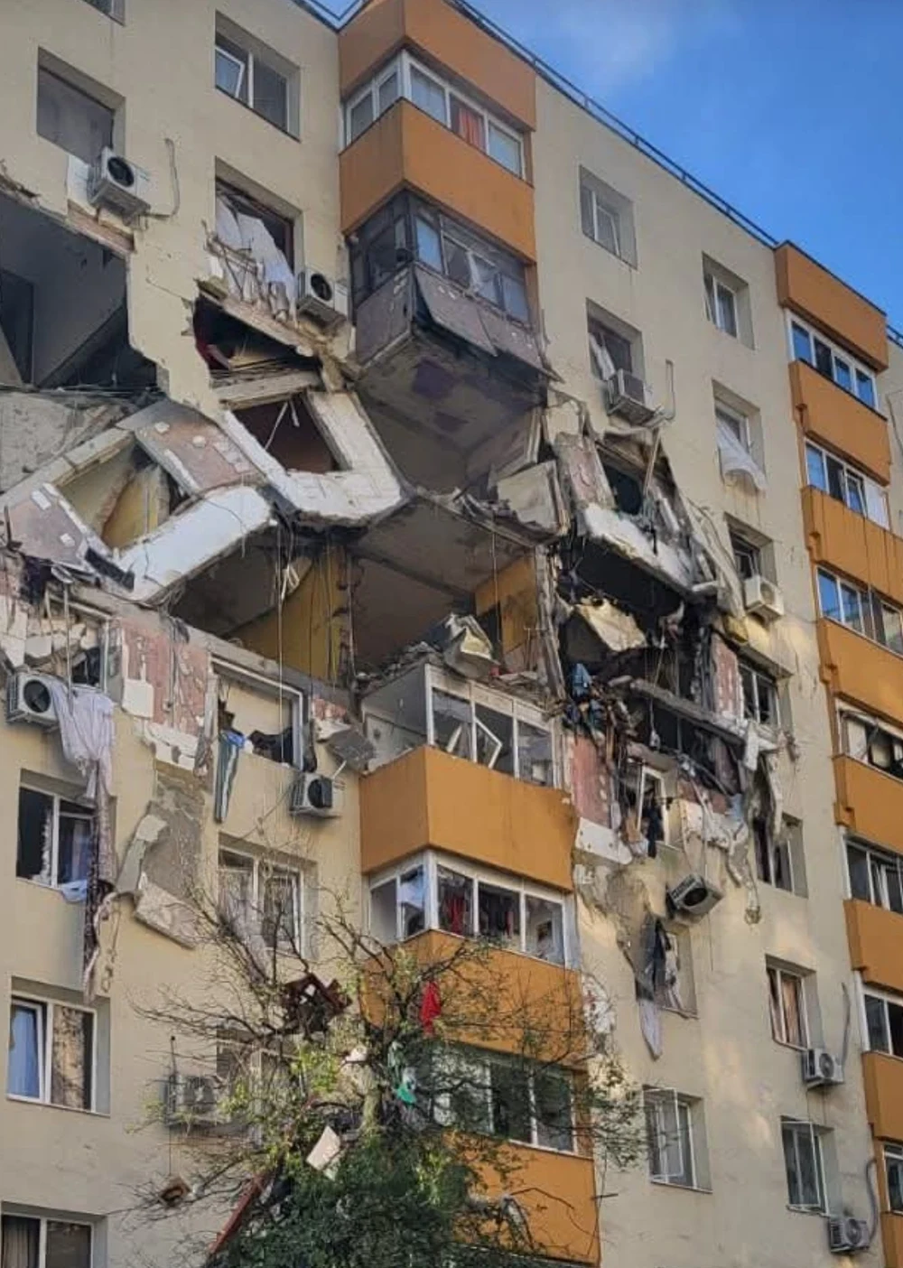 Cine a rupt sigiliul de la branșamentul blocului din Rahova în care a avut loc explozia. Locatar: „A venit o firmă autorizată, au dat drumul și au cerut 1.500 de lei”