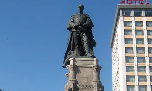 statuie cuza iasi 0 png