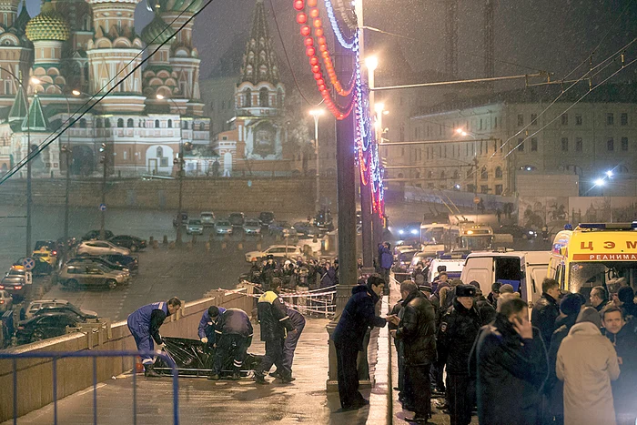 Liderul Opoziţiei, Boris Nemţov, a  fost împuşcat mortal  vineri noapte, înainte  de miezul nopţii