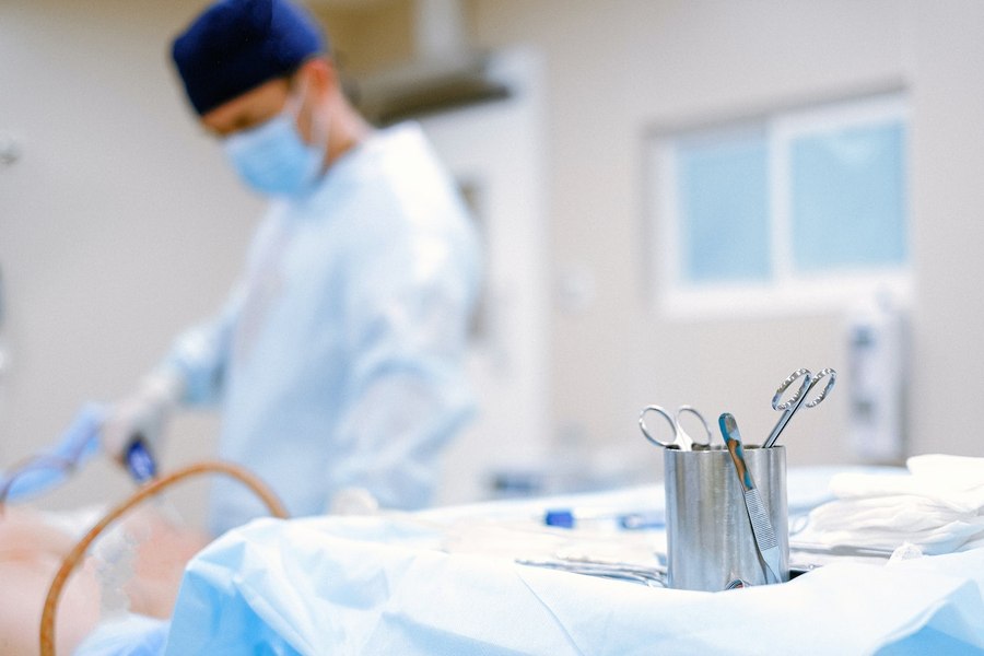 Meningita fungică, asociată cu chirurgia estetică. Două persoane au murit, altele 400 sunt sub observație