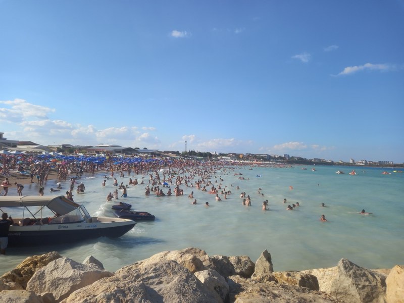 Explozie la digul de la Forum din Costinești. ISU Constanța: „Este posibil să fie o mină marină“