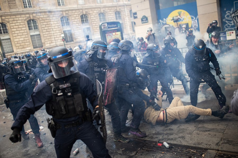 Mobilizare fără precedent în Franța: Militarii, scoși pe străzi pentru protestele de sâmbătă