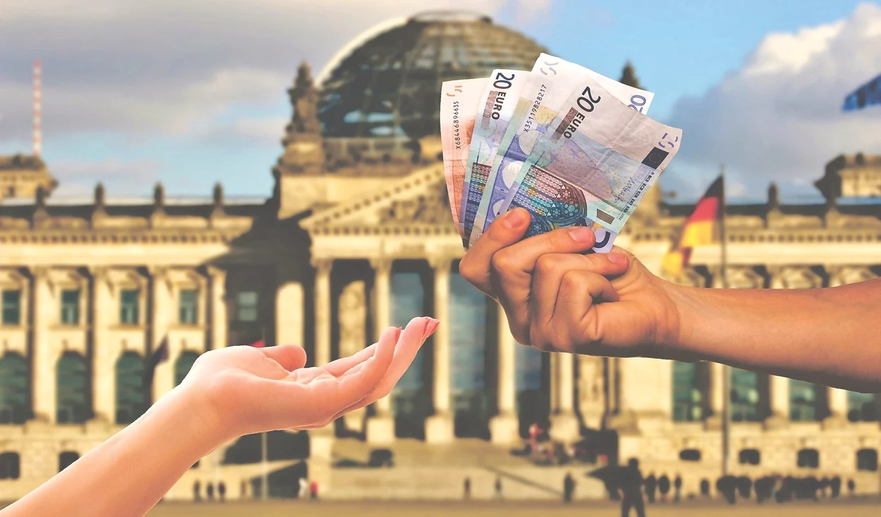 Studiu: Românii sunt îngrijorați mai mult de situația financiară decât de coronavirus
