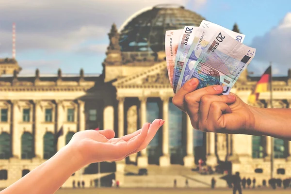 Studiu: Românii sunt îngrijorați mai mult de situația financiară decât de coronavirus