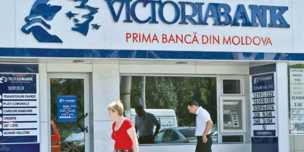 Victoriabank, a doua instituţie financiară ca mărime din Republica Moldova, este disputată de Vlad Plahotniuc şi Viorel şi Victor Ţopa 