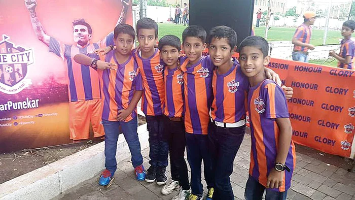 Copiii din Pune abia aşteaptă să sosească Mutu