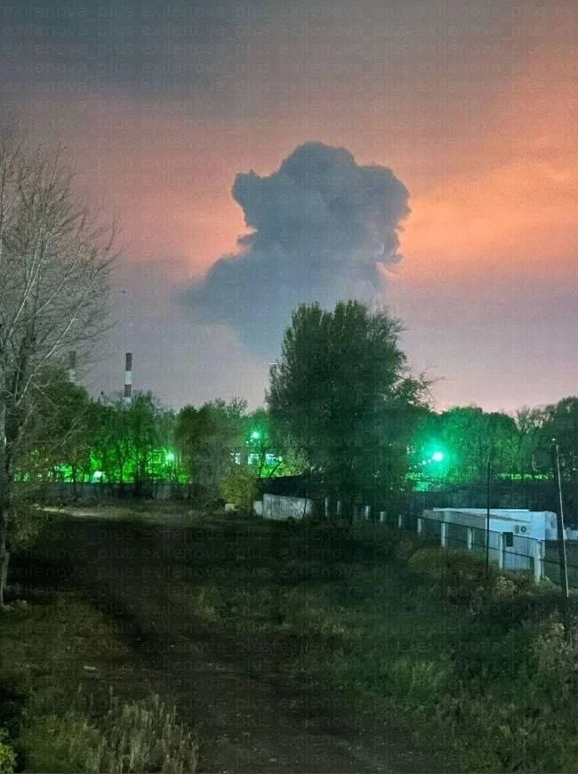 O rafinărie de gaz din Rusia, cuprinsă de flăcări după un atac cu drone ucrainene