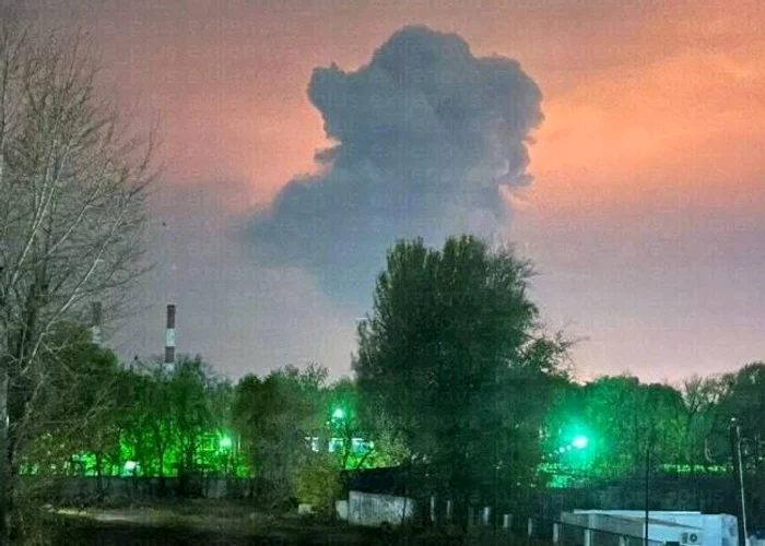 Atacul cu drone ucrainene a provocat un incendiu la rafinărie FOTO: Telegram / Tsaplien