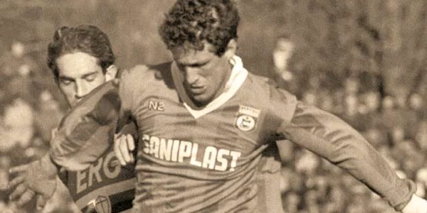 Rodion Cămătaru, aici în tricoul lui Dinamo, are astăzi 53 de ani, este om de afaceri şi observator LPF