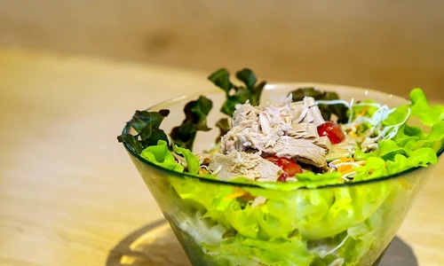 1 salata cu ton ceapa castravete si ou jpg jpeg
