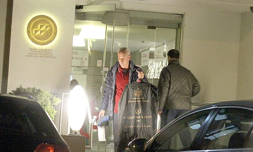 Forfotă mare şi  cu o seară înainte  de externare: tatăl  Alinei Sorescu  i a adus haine de  schimb fiicei sale jpeg
