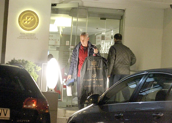 Forfotă mare şi cu o seară înainte de externare: tatăl Alinei Sorescu i-a adus haine de schimb fiicei sale