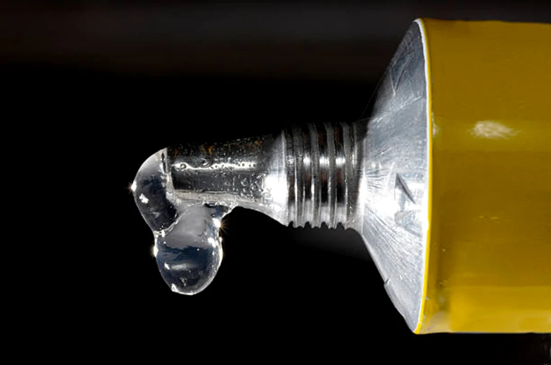 Metoda care ne va scăpa de superglue / foto: IStock