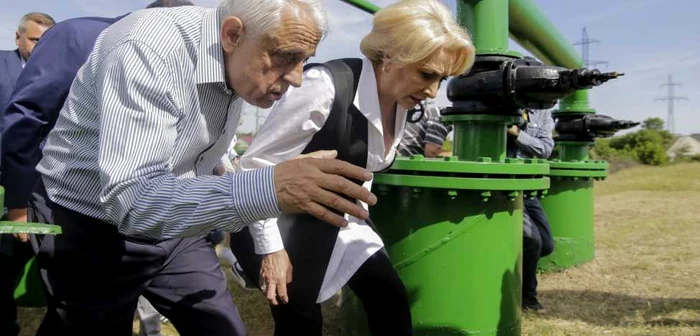 Daea şi Dăncilă, luând startul la maratonul declaraţiilor responsabile. Foto: Inquam Photos