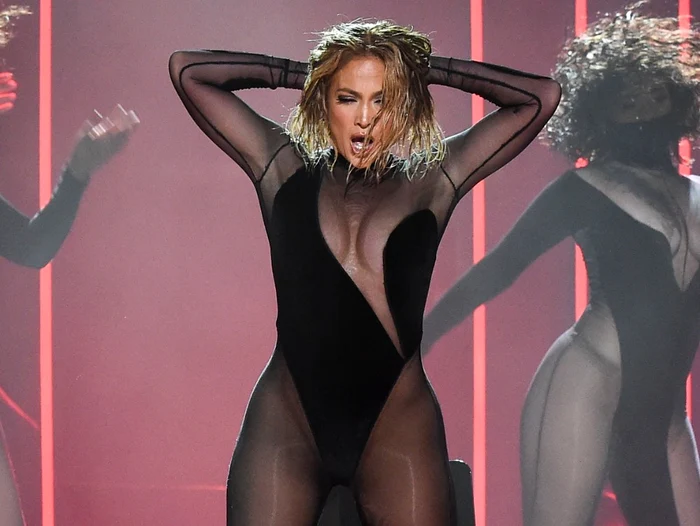 10 jennifer lopez sexy 51 de ani 1 jpg jpeg