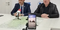 deputatul pnl gigel stirbu (dr ) si primarul slatinei mario de mezzo in conferinta de presa la slatina, 15 mai 2025   foto alina mitran jpg