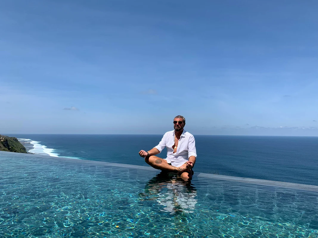 1 catalin botezatu bali meditatie piscina six senses 6 jpg jpeg