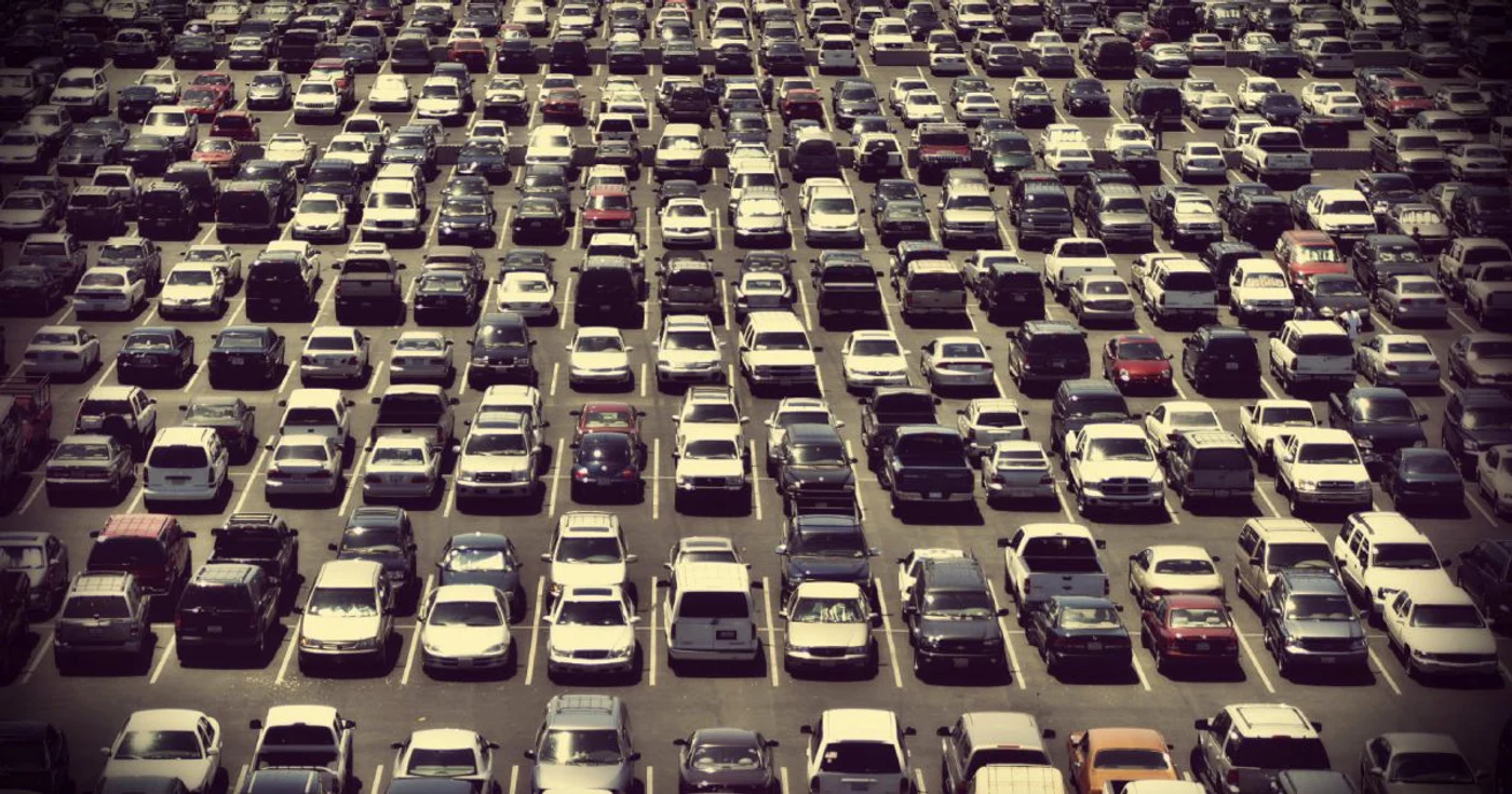 Găsirea maşinii într-o parcare aglomerată poate fi un adevărat chin FOTO iStock