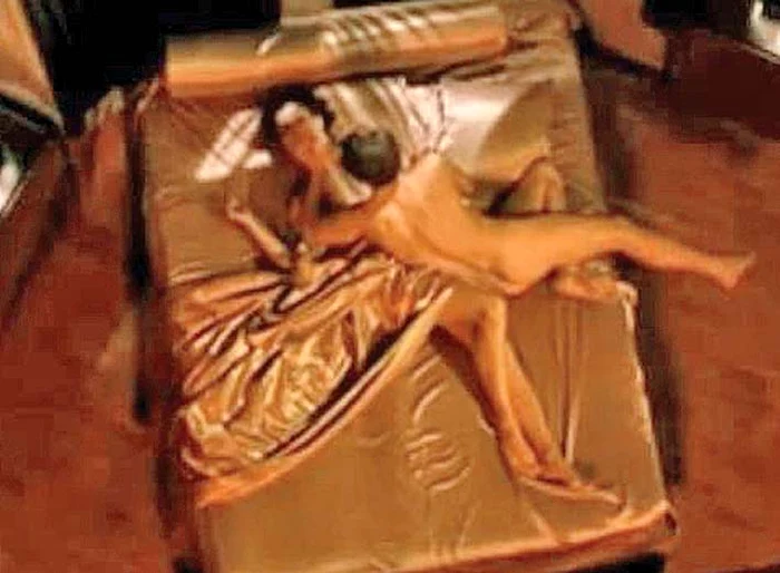 2004. Maia nu a avut  inhibiţii la filmările  din dormitor, când  şi-a expus tot trupul 