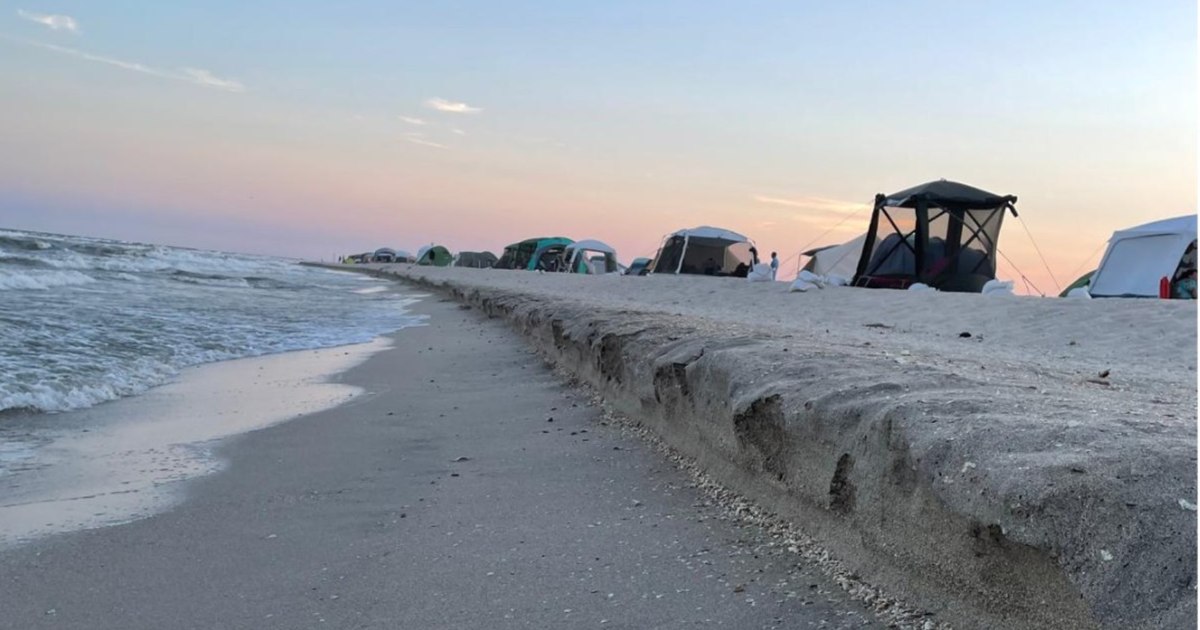 Litoralul românesc în pericol: dune de nisip și gropi misterioase în mare. Ce este „cliffing”? Litoralul românesc în pericol: dune de nisip și gropi misterioase în mare. Ce este „cliffing”?
