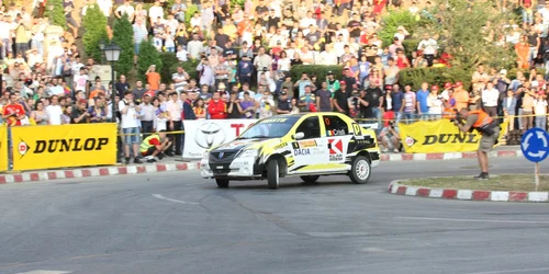 Sute de curioşi la Raliul Iaşiului în centru