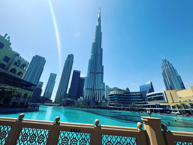 Cum să te distrezi 3 zile în Dubai, pe timp de vară. Te bucuri de cea mai înaltă piscină 360 de grade din lume, show de cabaret dar și hoteluri de lux