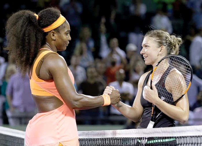 
    Simona Halep a de monstrat că nu este cu nimic  mai prejos decât  Serena Williams, luptând  de la egal la egal cu ea în semifinale la MiamiFoto: AP  