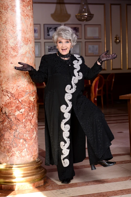 margareta paslaru rade si danseaza dsc 4407 jpg jpeg