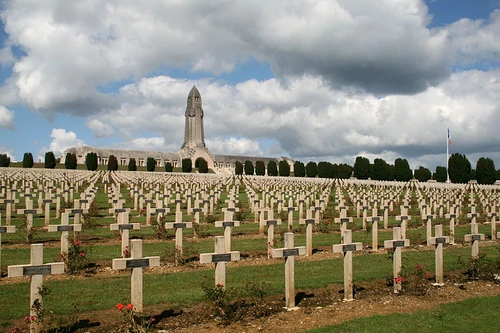 800px 0 Verdun Cimetiere de Douaumont 1 jpg jpeg