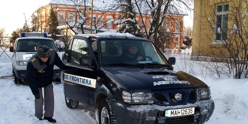 Polițiștii de frontieră acționează pentru salvarea altor persoane înzăpezite