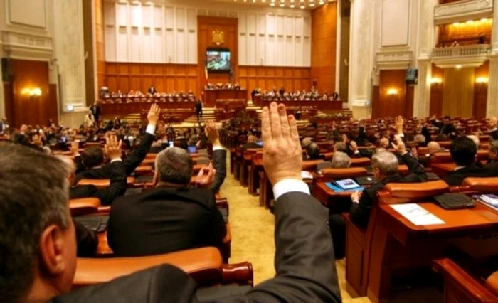 Parlamentarii trebuie să decidă din nou ce se întâmplă cu pensiile speciale FOTO Arhivă