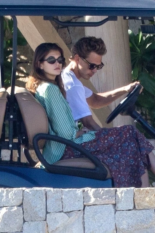 Austin Butler și Kaia Gerber în Cabo