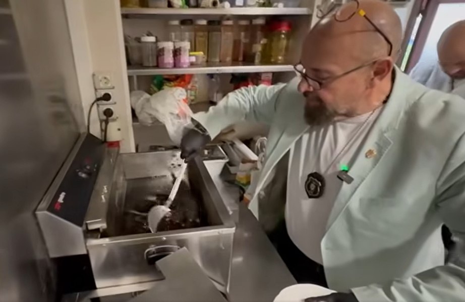 „Ce prăjiți aici? Ăsta e motorină!”. Reacția unei bucătărese dintr-un restaurant din București la întrebarea lui Piedone