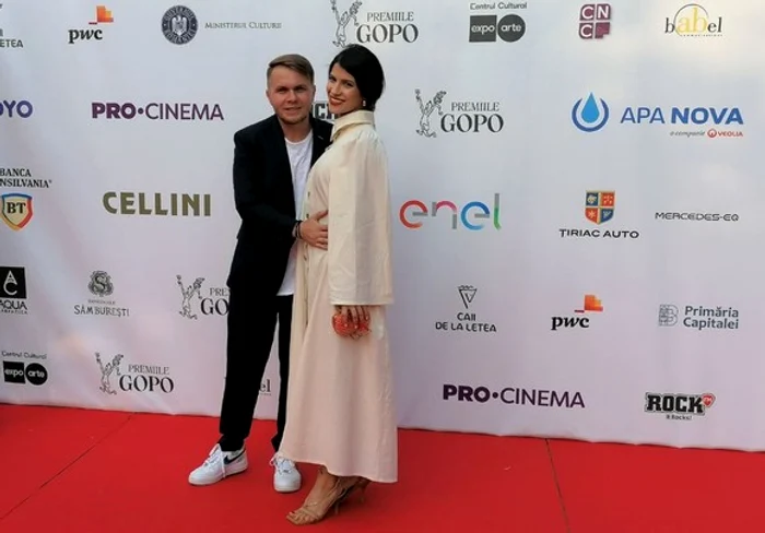 
    Codin Maticiuc și iubita lui, Ana Pandelifoto: PRO TV  