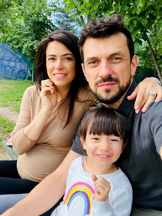 Diana Bart și Mihai Dumitrescu se cunosc din 2014, iar din primăvara lui 2017 sunt soț și soție. Fiica lor, Maira, tocmai a împlinit trei anișori la 20 mai 2020