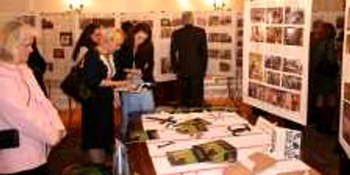 Vernisajul expoziţiei la Ambasada României din Washington.