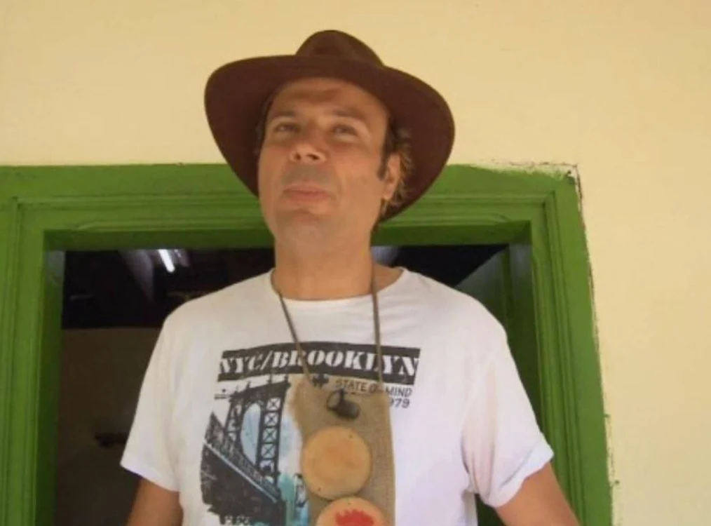 
    Dan Helciug acuză dureri de rinichi, iar colegii de la "Ferma Vedetelor" l-au cam luat peste piciorfoto: captură Pro Tv  
