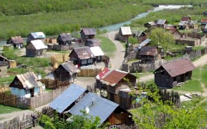 Braşov: Viaduct peste cartierul de romi din Săcele