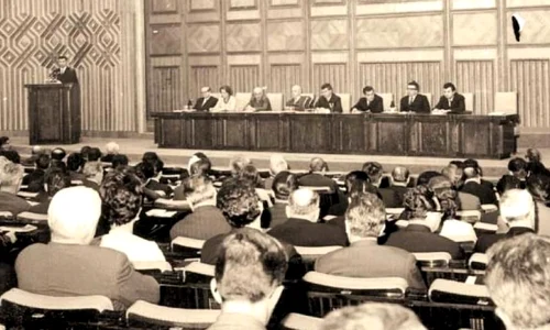 Ceauşescu, tartor peste prim secretarii de partid jpeg