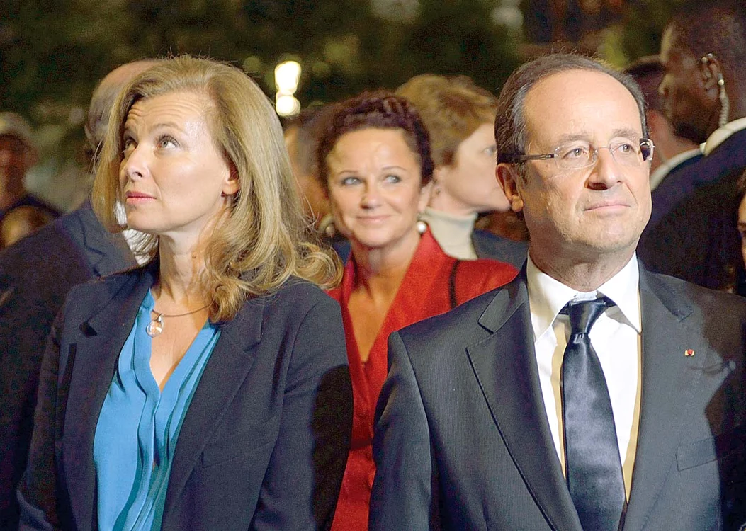 
    François Hollande (59 de ani) si Valérie Trierweiler (48 de ani)  
