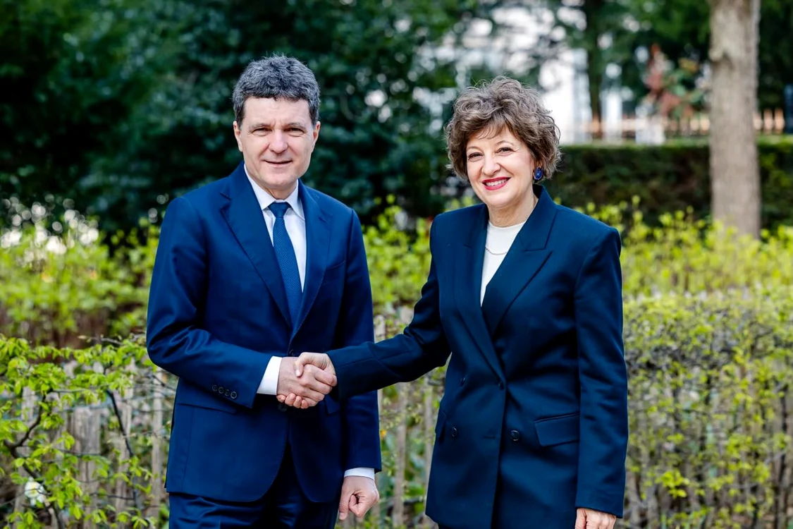 Nicușor Dan și Oana Gheorghiu, discuții la Bruxelles FOTO: Facebook/Nicușor Dan
