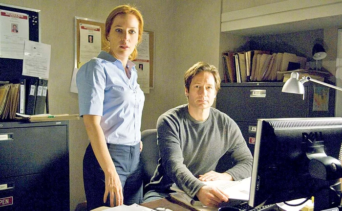 
    Scully şi Mulder, adică Gillian Anderson şi  David Duchovny  