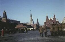 Pregătiri pentru o paradă militară în Moscova anului 1950 (© Nationaal Archief)